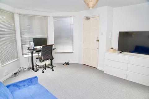 1 bedroom apartment to rent, Floyd Road, London, SE7 8AR