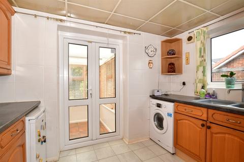 7 Grasmere Grove, Rochester, ME2 4PN