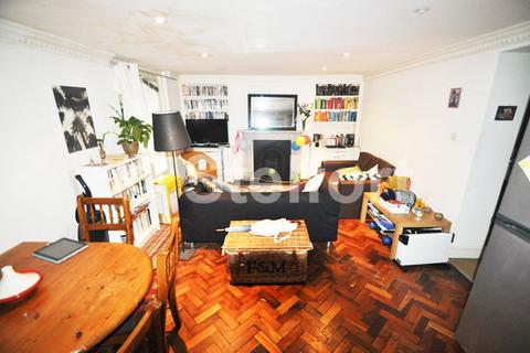 2 bedroom apartment to rent, Queens Drive, London, N4