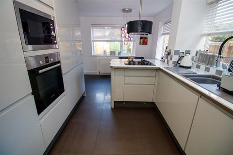 3 Cambria Close, Shirley, Solihull, B90 1DR