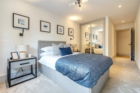 2 bedroom flat for sale, Meadway, Haslemere, Surrey, GU27