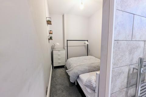 4 bedroom flat to rent, Coldharbour Lane, SE5 9PY