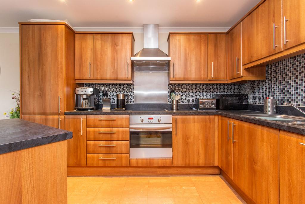 Barton Mill Road, Canterbury, CT1 2 bed apartment for sale £230,000