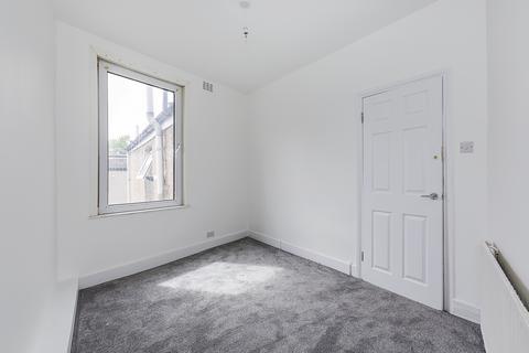 2 bedroom flat to rent, London Road, Plaistow, E13