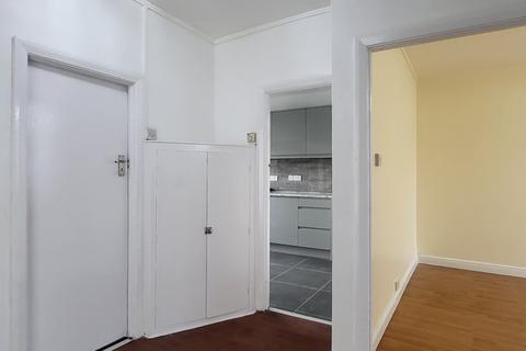 3 bedroom flat to rent, West End Road, Ruislip, HA4