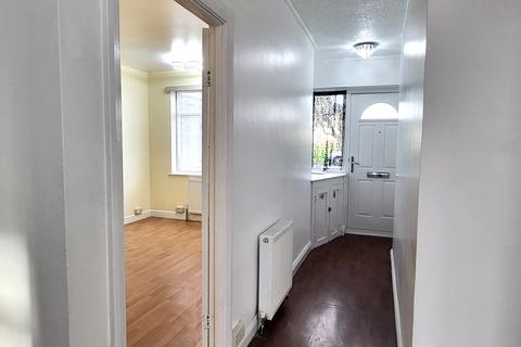 3 bedroom flat to rent, West End Road, Ruislip, HA4