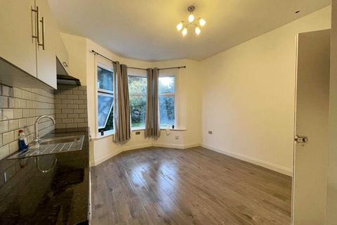 Studio to rent, Belle Vue Crescent, Bournemouth BH6