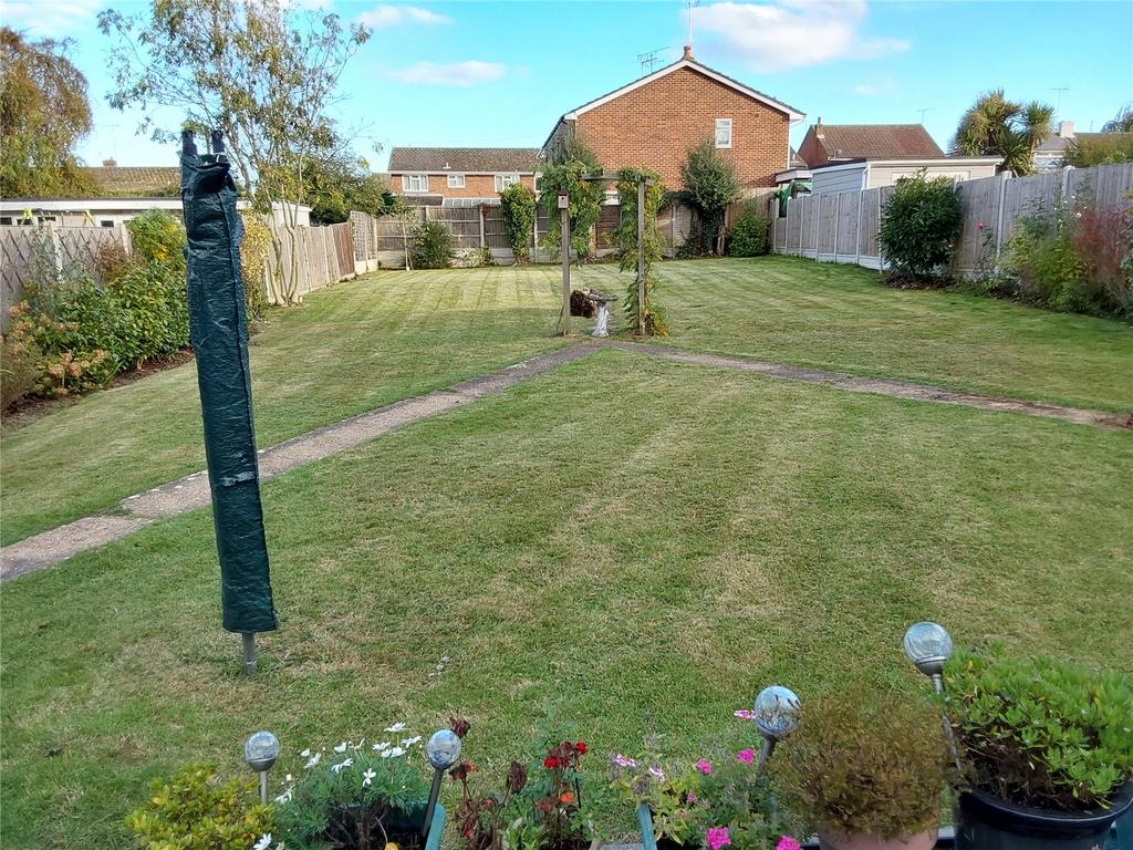 Glenwood Avenue, LeighonSea, Essex, SS9 2 bed bungalow for sale £