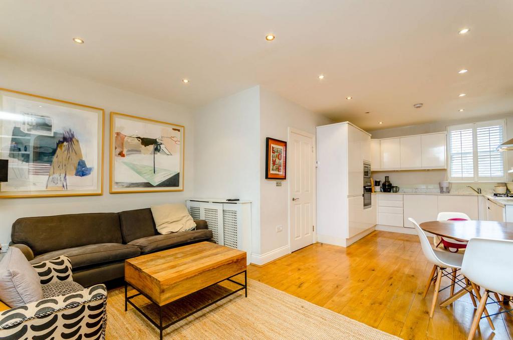 Hamble Street, Sands End, London, SW6 3 bed flat - £3,400 pcm (£785 pw)