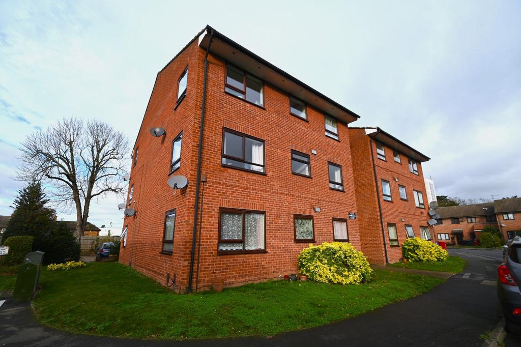 Kimberley Close, Langley, Berkshire, SL3 1 bed apartment for sale £