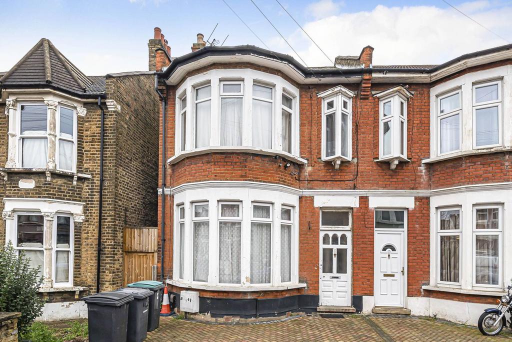 Broadwater Road, Tottenham, London, N17 4 bed terraced house for sale