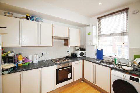 6 bedroom terraced house to rent, Trelawn Terrace, Headingley, Leeds, LS6