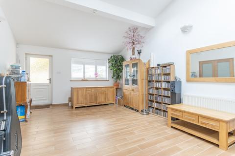 17 Copers Cope Road, Beckenham, BR3 1NE