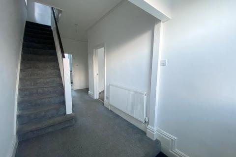 4 bedroom detached house to rent, Austhorpe Road, Crossgates, Leeds, West Yorkshire, LS15