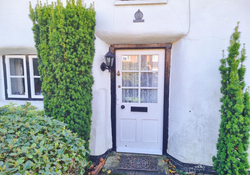 Calmore Road, Calmore SO40 2 bed cottage for sale £425,000