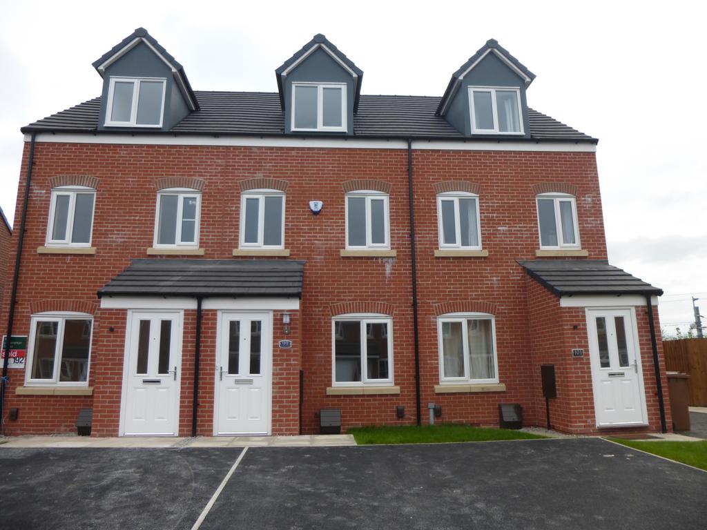 Scarborough Drive, NewtonleWillows... 3 bed townhouse £1,050 pcm (£