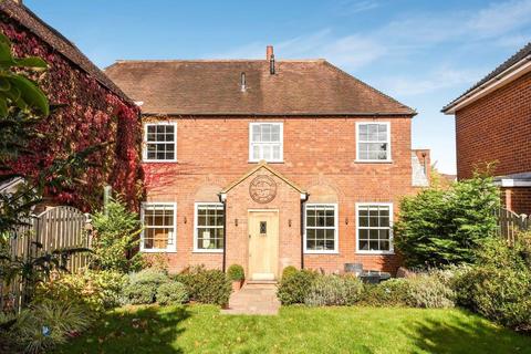 3 bedroom semi-detached house for sale, Waverley Close, Waverley Lane, Farnham, Surrey, GU9
