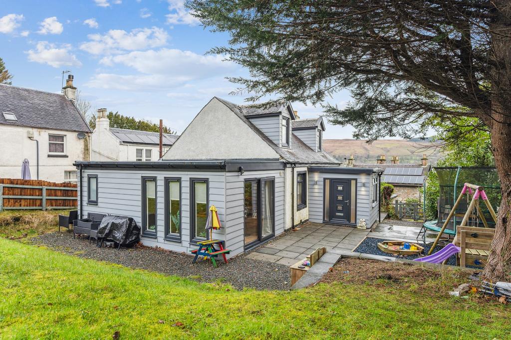 Shore Road, Clynder, Argyll and Bute, G84 0PZ 3 bed detached house for