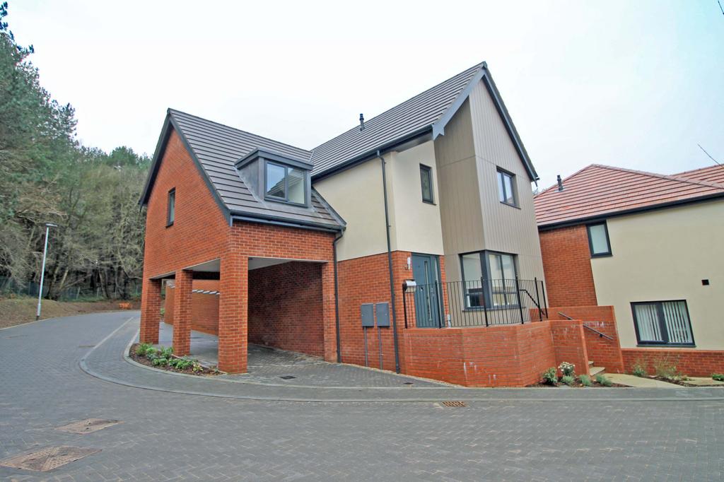 Upcher Crescent, Upper Sheringham NR26 3 bed detached house to rent £