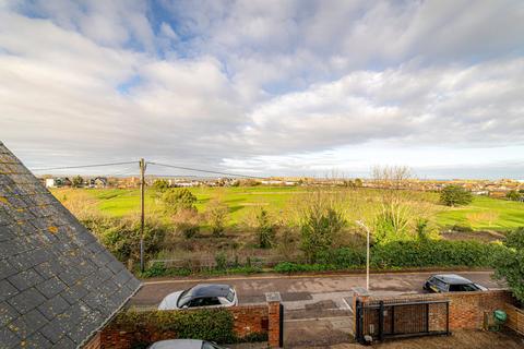 2 bedroom apartment for sale, West Cliff, Whitstable, CT5