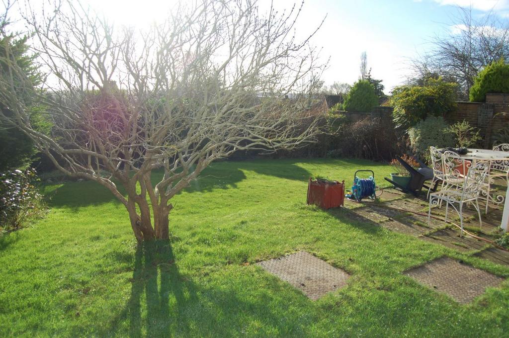 Thorburn Road, Weston Favell, Northampton NN3 3DA 4 bed detached house