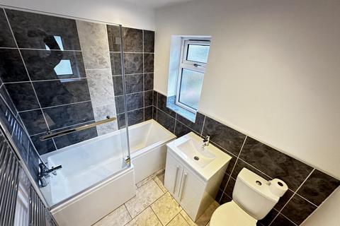 3 bedroom semi-detached house to rent, Brookside, Burbage LE10