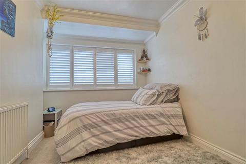 77 Dudley Road, Clacton-on-sea, CO15 3DJ