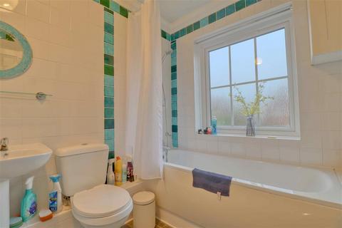 77 Dudley Road, Clacton-on-sea, CO15 3DJ