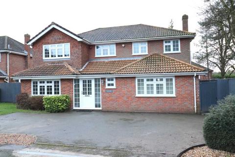 5 bedroom detached house to rent, Marlow Hill, High Wycombe HP11