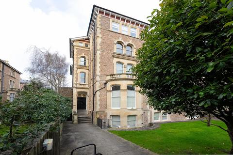 2 bedroom flat to rent, Flat  Percival Court, Percival Road, BS8