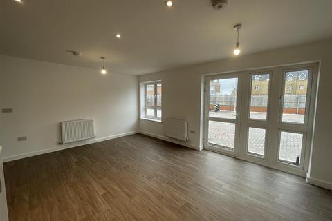 1 bedroom ground floor flat for sale, Limestone Road, Chichester, West Sussex