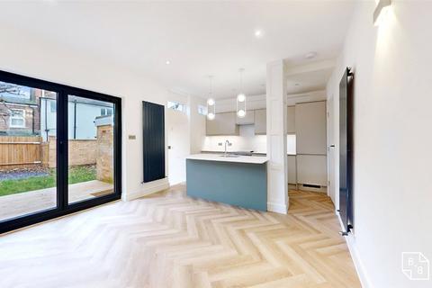 4 Brooklyn Road, London, SE25 4NH