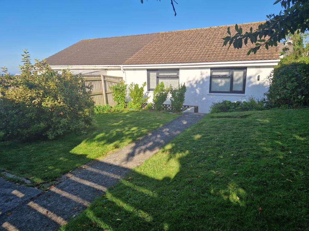 Trelawney Avenue, Poughill, Bude EX23 2 bed semidetached bungalow £