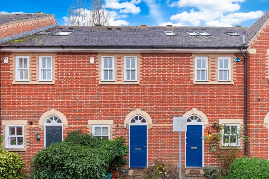 Plater Drive, Oxford, Oxfordshire, OX2 2 bed terraced house £1,700 pcm (£392 pw)
