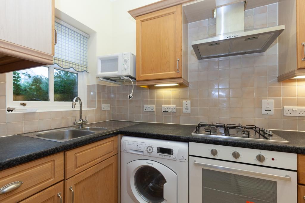 Plater Drive, Oxford, Oxfordshire, OX2 2 bed terraced house £1,700 pcm (£392 pw)