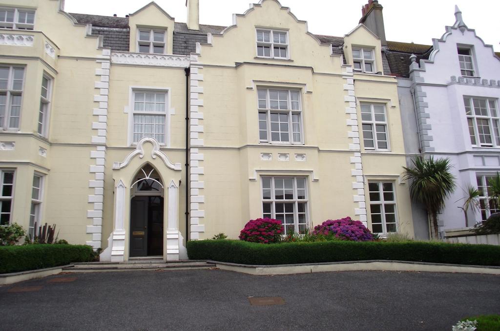 Falmouth Road, Truro, TR1 2 bed flat £1,100 pcm (£254 pw)
