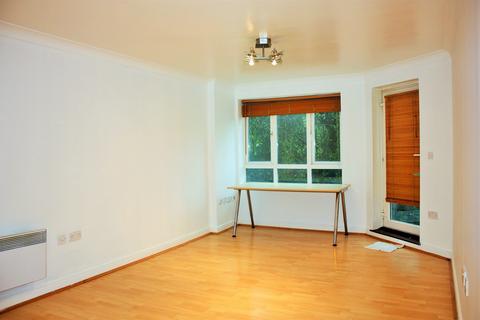 2 bedroom apartment for sale, Glebelands Close, High Road, North Finchley N12