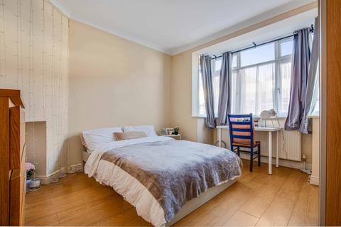 4 bedroom terraced house to rent, Seely Road, London SW17