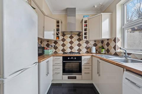 4 bedroom terraced house to rent, Seely Road, London SW17