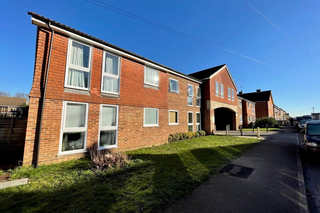 Paul Court Hythe Park Road, Egham... 1 bed apartment for sale £230,000