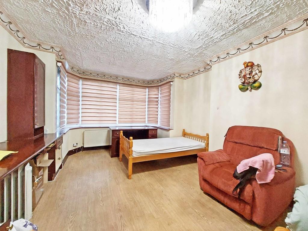 Sudbury Court Road, Harrow HA1 5 bed detached house for sale £780,000