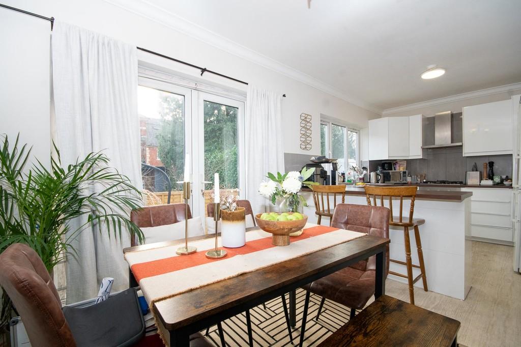 Meadow Road, Pinner HA5 2 bed ground floor flat for sale £500,000