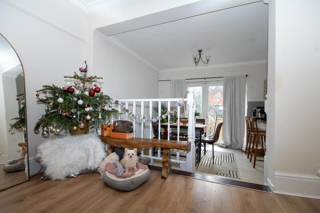 Meadow Road, Pinner HA5 2 bed ground floor flat for sale £500,000