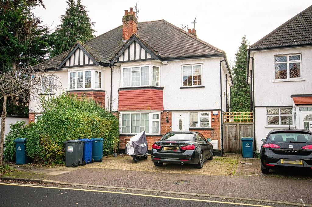Meadow Road, Pinner HA5 2 bed ground floor flat £500,000