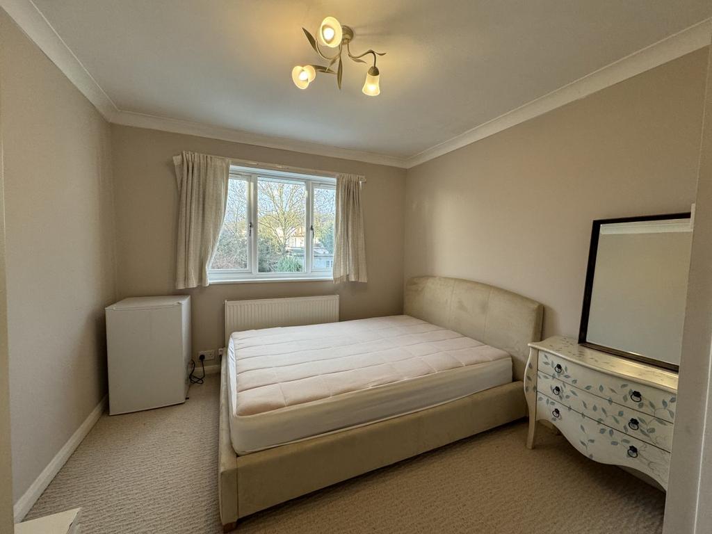 Felbridge Avenue, Stanmore HA7 1 bed in a house share £775 pcm (£179 pw)