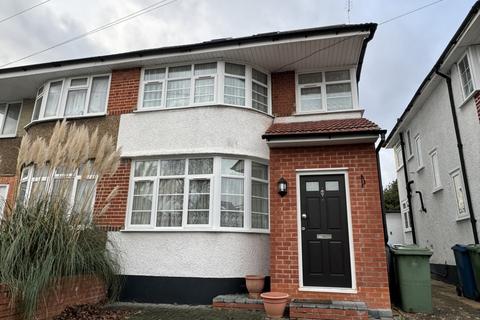 1 bedroom in a house share to rent, Felbridge Avenue, Stanmore HA7