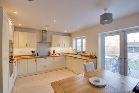 3 bedroom semi-detached house for sale, WALTHAM CHASE