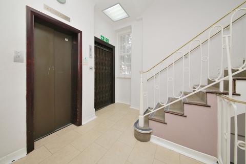Studio to rent, Princess Court, Bayswater W2
