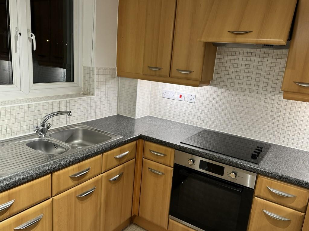 Honeypot Lane, Stanmore 2 bed apartment to rent £1,647 pcm (£380 pw)