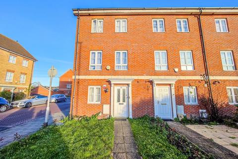 82 Battery Road, London, SE28 0JU